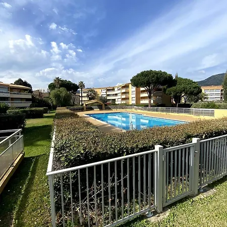 Superbe T2 Climatise Avec Piscine-parking-balcon *